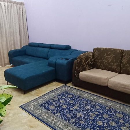 Homestay Lestari Klia Sepang Exterior photo
