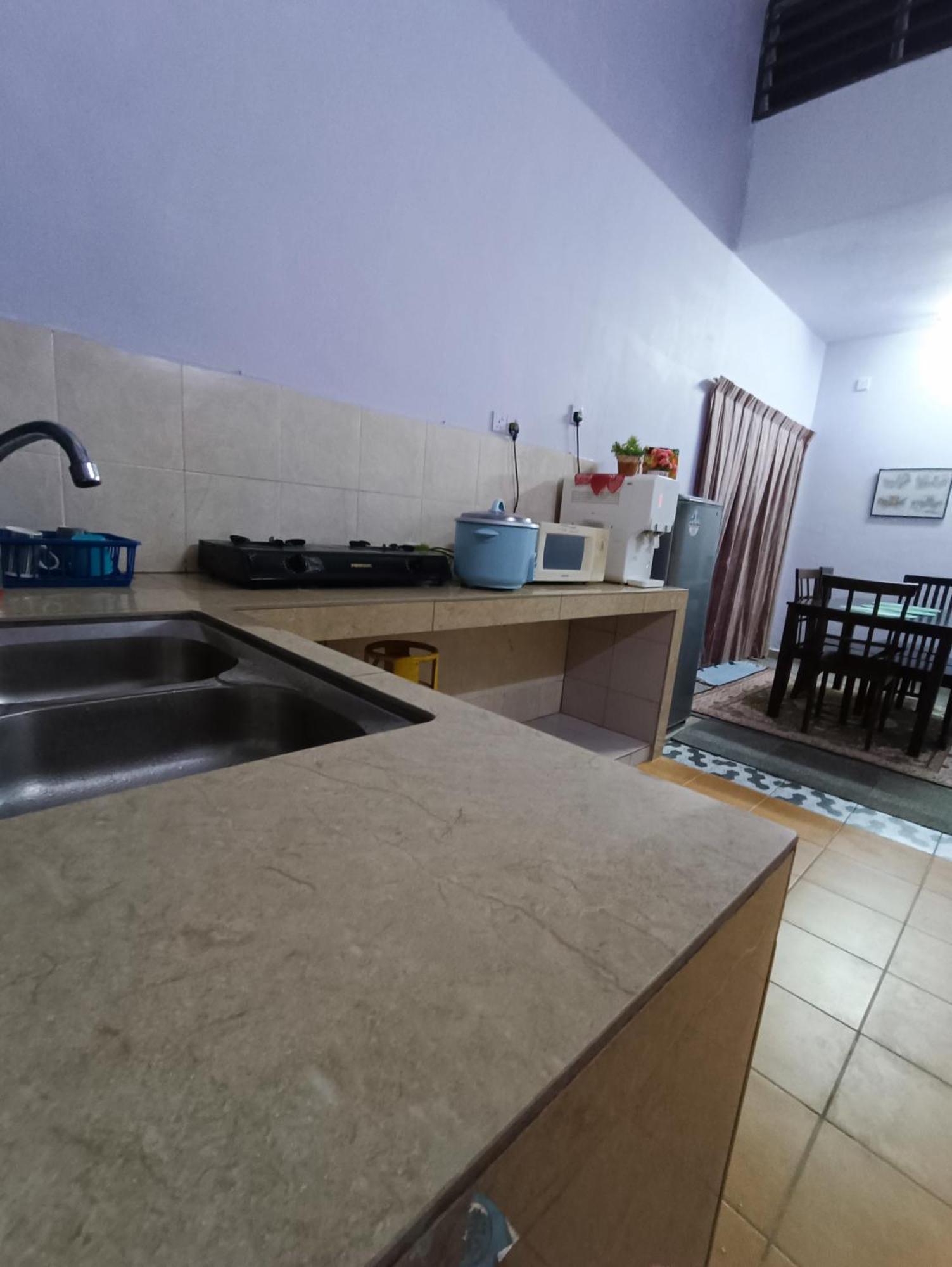 Homestay Lestari Klia Sepang Exterior photo
