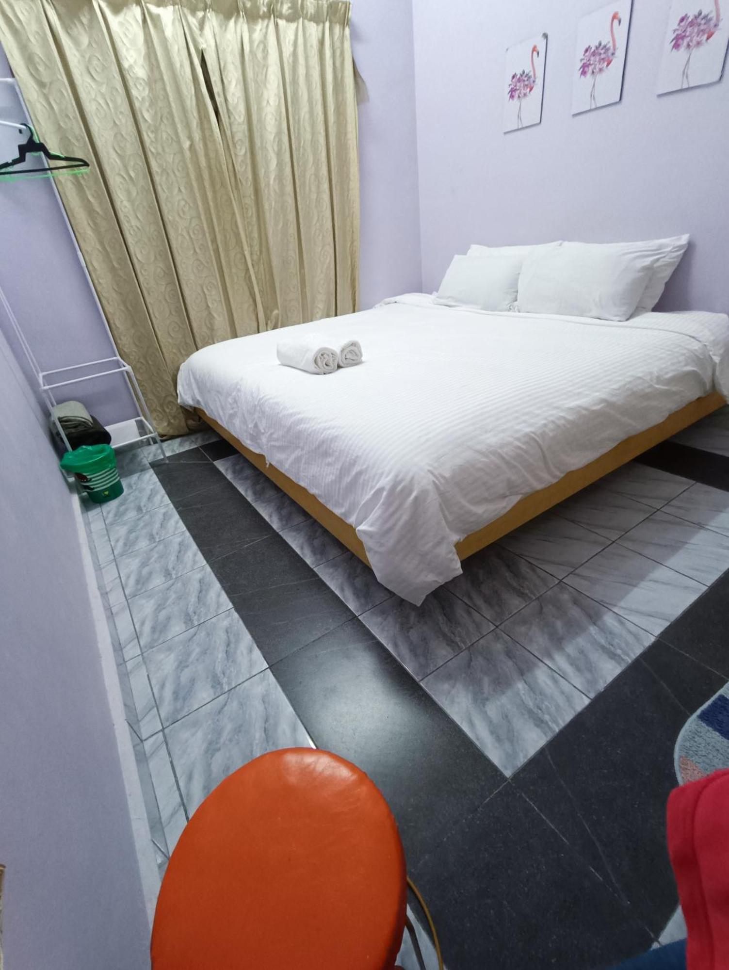Homestay Lestari Klia Sepang Exterior photo